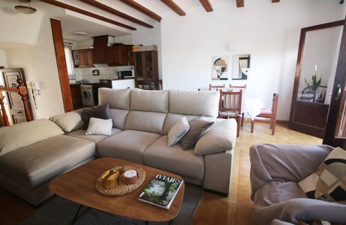 Molinell House | Holiday Home 'Villarivierapaco' with Shared Pool, Wi-Fi and Air Conditioning