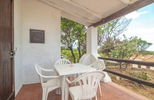 Rena Majore House | Holiday Home 'Villetta Aurora Rena Majore' with Sea View and Private Garden