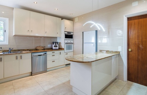 Canyelles House | Holiday Home 'Vista Al Mar' with Sea View, Wi-Fi and Air Conditioning