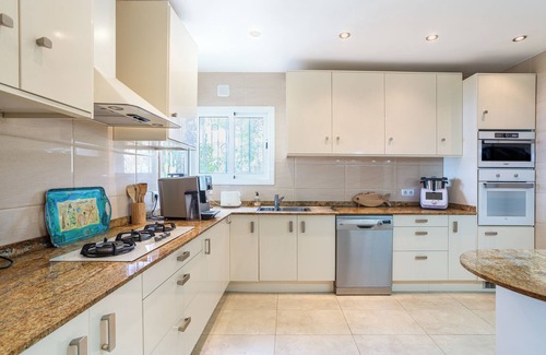 Canyelles House | Holiday Home 'Vista Al Mar' with Sea View, Wi-Fi and Air Conditioning