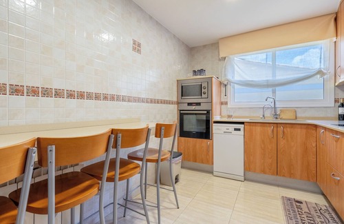 El Castell de Montornes House | Holiday Home 'Vistabella' with Private Pool, Wi-Fi and Air Conditioning