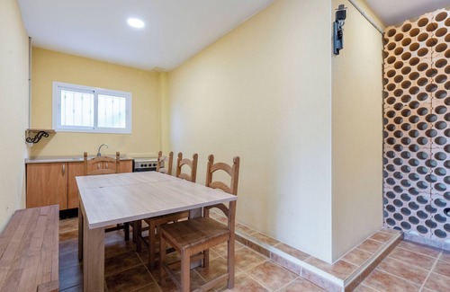 El Castell de Montornes House | Holiday Home 'Vistabella' with Private Pool, Wi-Fi and Air Conditioning