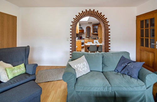 Feldatal House | Holiday Home 'Vogelsberger Bett Köddingen' with Private Terrace, Private Garden and Wi-Fi