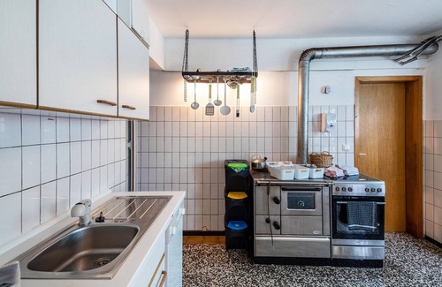 Feldatal House | Holiday Home 'Vogelsberger Bett Köddingen' with Private Terrace, Private Garden and Wi-Fi