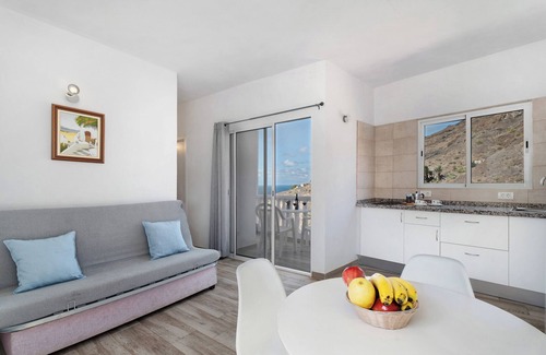 Alojera House | Holiday Home 'VV La Era II' with Sea View, Wi-Fi and Air Conditioning