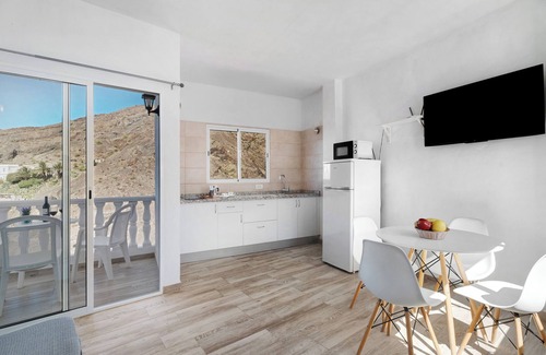 Alojera House | Holiday Home 'VV La Era II' with Sea View, Wi-Fi and Air Conditioning