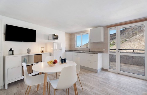 Alojera House | Holiday Home 'VV La Era' with Sea View, Wi-Fi and Air Conditioning