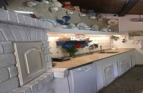 Areosa House | Holiday Home with Pool Near Viana