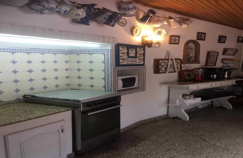 Areosa House | Holiday Home with Pool Near Viana