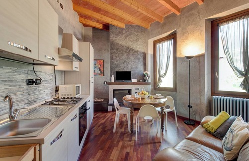 Sulzano House | Holiday Home 'Wakesurfhouse 2' with Lake View, Private Terrace and Wi-Fi