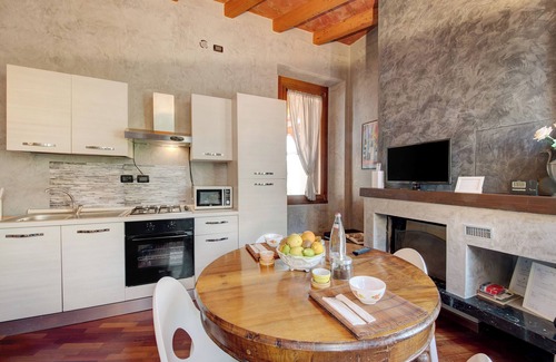 Sulzano House | Holiday Home 'Wakesurfhouse 2' with Lake View, Private Terrace and Wi-Fi