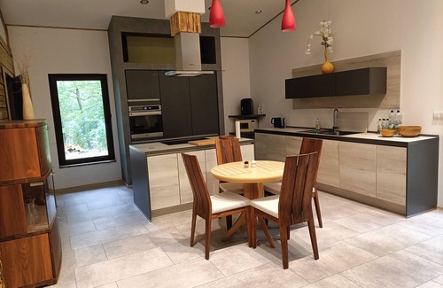 Tabarz House | Holiday Home 'Waldhaus Hempe' with Private Terrace, Private Garden and Wi-Fi