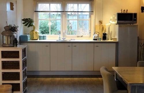 Warmenhuizen House | Holiday home Warmhuisje in Warmenhuizen. Suitable for 2 persons.