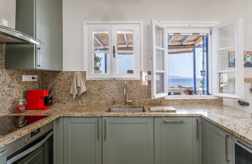 Tinos House | Holiday Home 'Waterfront Masterpiece' with Sea View, Wi-Fi and Air Conditioning