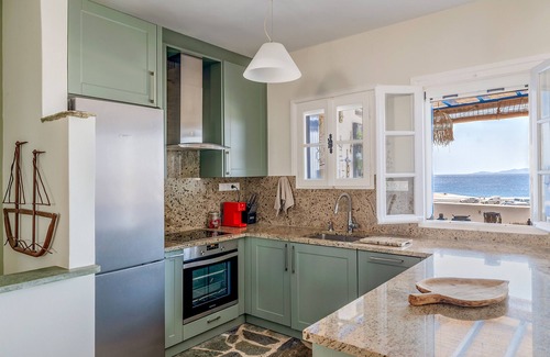 Tinos House | Holiday Home 'Waterfront Masterpiece' with Sea View, Wi-Fi and Air Conditioning