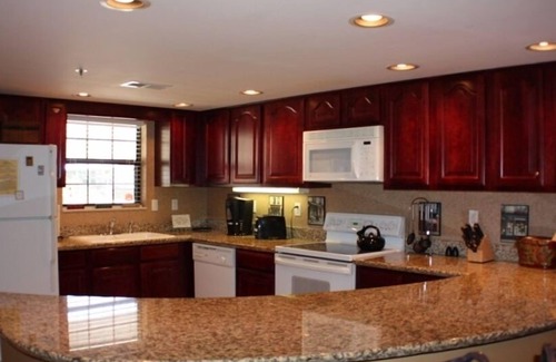 Gatlinburg Condo | HOLIDAY HOME WELCOME!nLUX CONDO . nMOUNTAIN VIEWS & STREAM BELOW! FIREPLACE! n