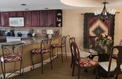 Gatlinburg Condo | HOLIDAY HOME WELCOME!nLUX CONDO . nMOUNTAIN VIEWS & STREAM BELOW! FIREPLACE! n