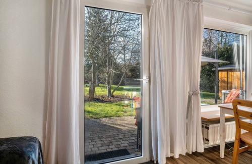 Brunsbuttel House | Holiday Home 'Wellness Oasis with Whirlpool and Sauna' with Private Terrace, Garden and Wi-Fi