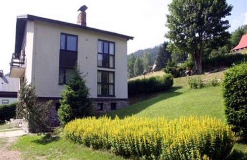Velka Upa House | Holiday home with garden barbecue directly at hiking trails