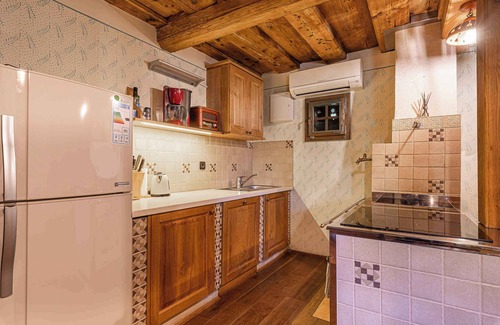 Srednje Grcevje House | Holiday home with Internet access and barbecue