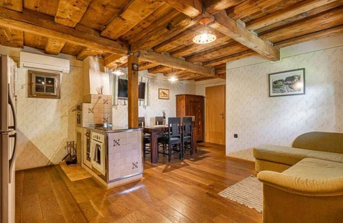 Srednje Grcevje House | Holiday home with Internet access and barbecue