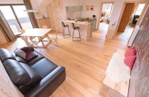 Aldino Apartment | Holiday Home “Wies Wieserhof” with Mountain View, Balcony and Shared Garden