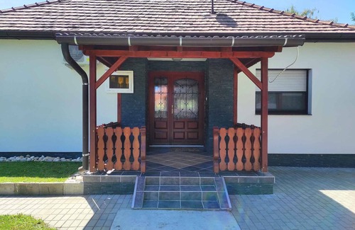 Balatonfenyves House | Holiday home with washing machine and terrace