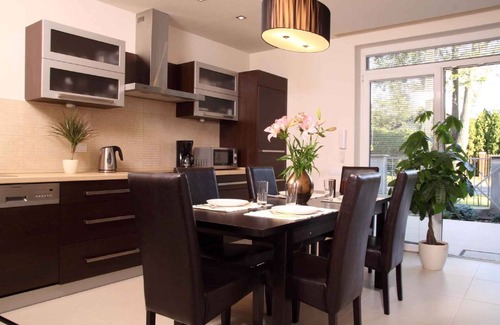 Balatonszarszo House | Holiday home with private boat dock, air conditioning and hot tub