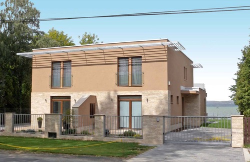 Balatonszarszo House | Holiday home with private boat dock, air conditioning and hot tub