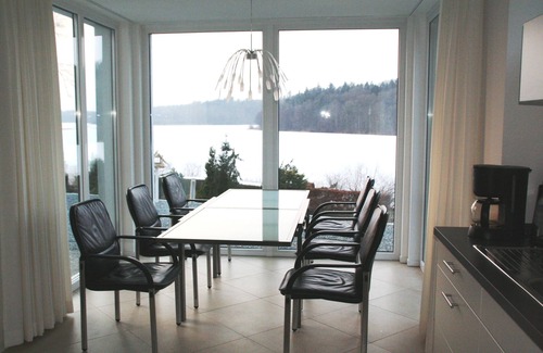 Strenglin House | Holiday home with 160sqm, right on the lake - with sauna