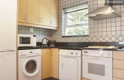 Constantia Cottage | Holiday Home with 2 Bedrooms, big Veranda, Smart-TV, fast Internet, heated Pool