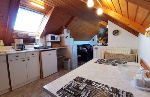 Heviz House | Holiday home with balcony and air conditioning