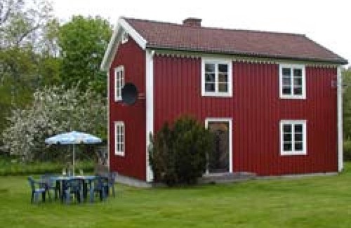 Lenhovda Ski Chalet | Holiday home with boat in the middle of the Swedish Crystal Empire