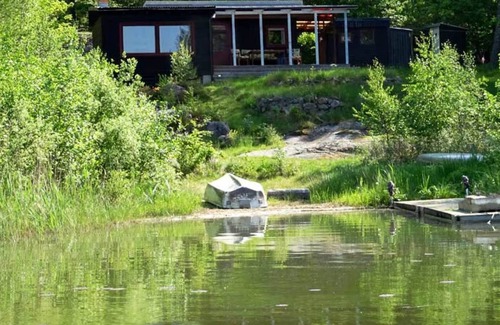 Hultsfred House | Holiday home with direct lake location and bridge