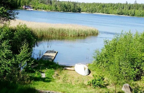 Hultsfred House | Holiday home with direct lake location and bridge