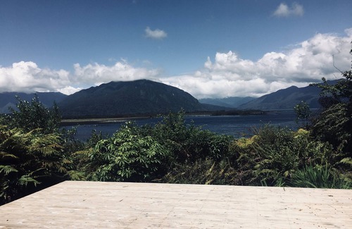 Moana House | Holiday home with fantastic deck and views