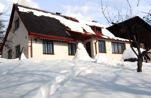 Jesenny House | Holiday home with fireplace and garden