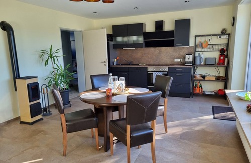 Traunstein Apartment | Holiday home with garden and mountain view