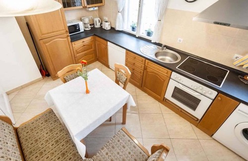 Zuglo House | Holiday home with garden in a great location and civil Chrame
