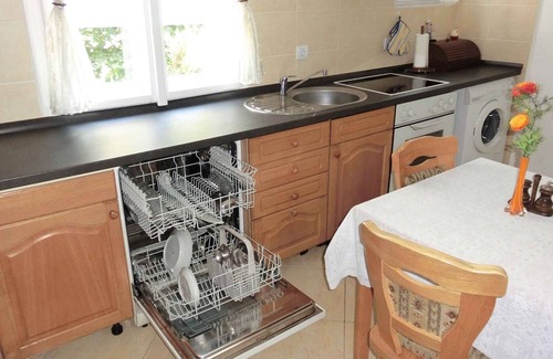Zuglo House | Holiday home with garden in a great location and civil Chrame
