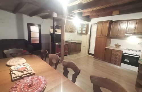 Trnovac House | Holiday home with garden and hiking opportunities