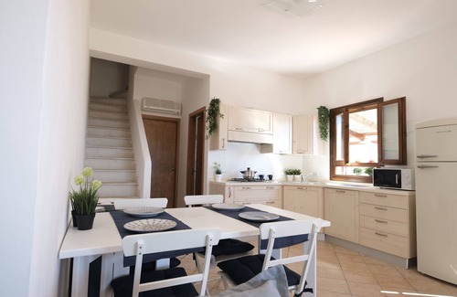 Macari Apartment | Holiday home with garden, sea view