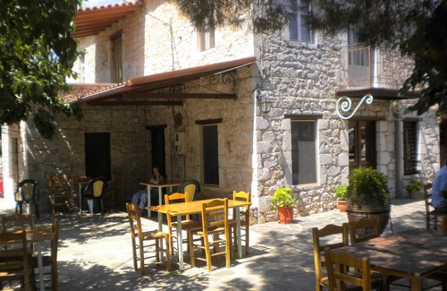 Fokiano House | Holiday Home With Garden in Leonidio