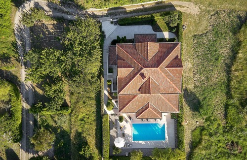 Zrnovnica House | Holiday home with heated pool near Split