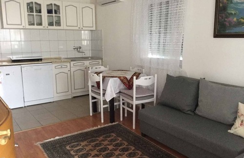 Balatonbereny House | Holiday home with washing machine and oven outside
