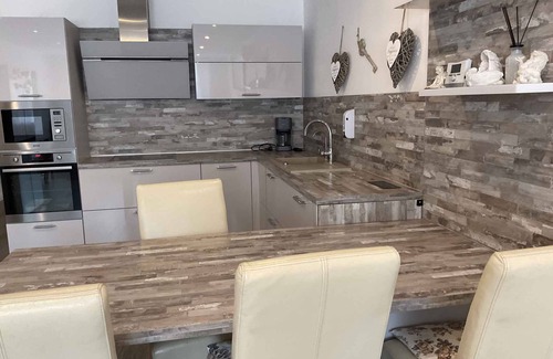 Balatonbereny House | Holiday home with washing machine, dishwasher and oven