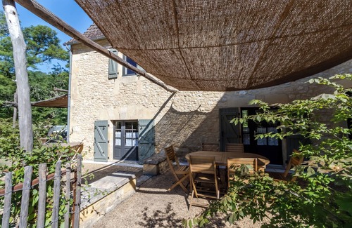 Thonac House | Holiday Home with Jacuzzi, Peaceful Haven in the Heart of Nature