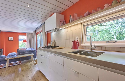 Goedereede Ski Chalet | Holiday home with large garden near the beach