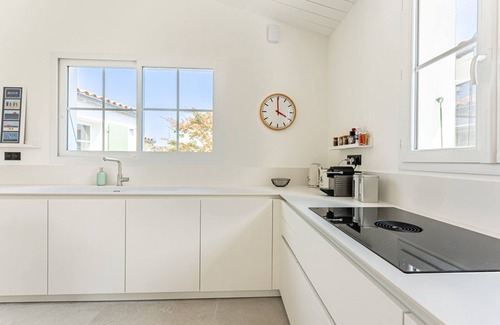 Loix House | Holiday home with lush garden in Loix