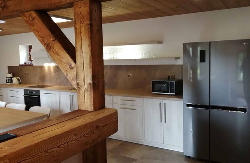 Dolni Kalna House | Holiday home with outdoor swimming pool and playground